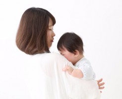 赤ちゃんの寝ぐずりする2つの原因、対処と対策について