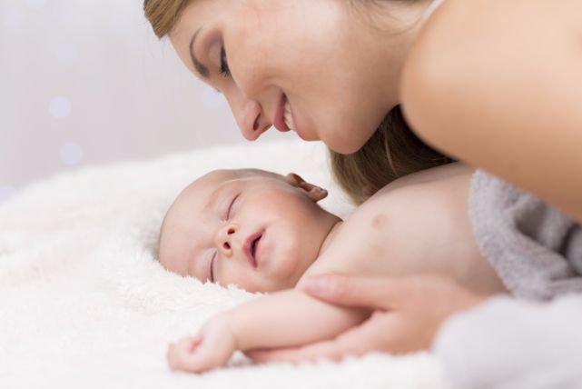 赤ちゃんの寝ぐずりする2つの原因、対処と対策について