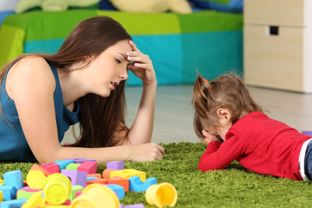 1・2歳児の子供が怒って物を投げる理由と親がすべき対応