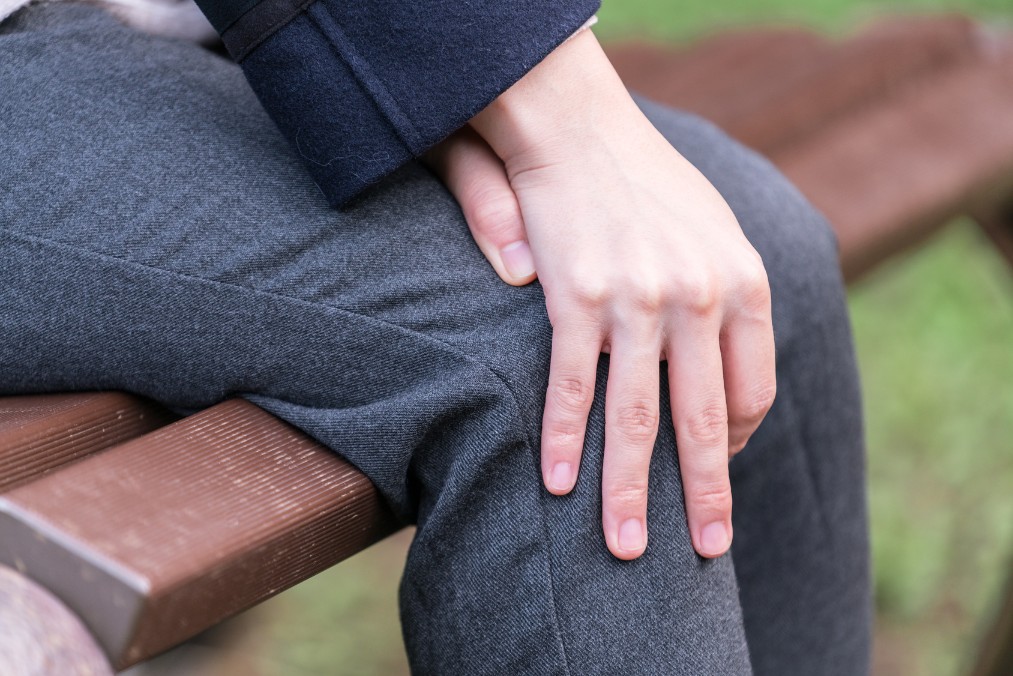 膝の辛い痛みの3つの原因と膝周りの筋トレで改善する方法