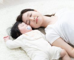 なかなか寝ない赤ちゃんを寝かしつける7つのテク