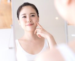 お肌のくすみの原因と改善する方法