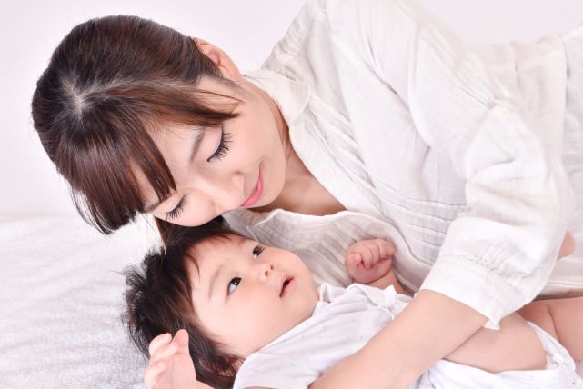 大量の寝汗をかく赤ちゃんのために！快眠に導いてあげる2つの方法