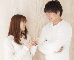 お祝いを頂いたら「結婚内祝い」を！贈る時期や相場について解説